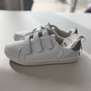 Wonder Nation Boys Triple Strap Casual Sneakers Size 6 Brand New White